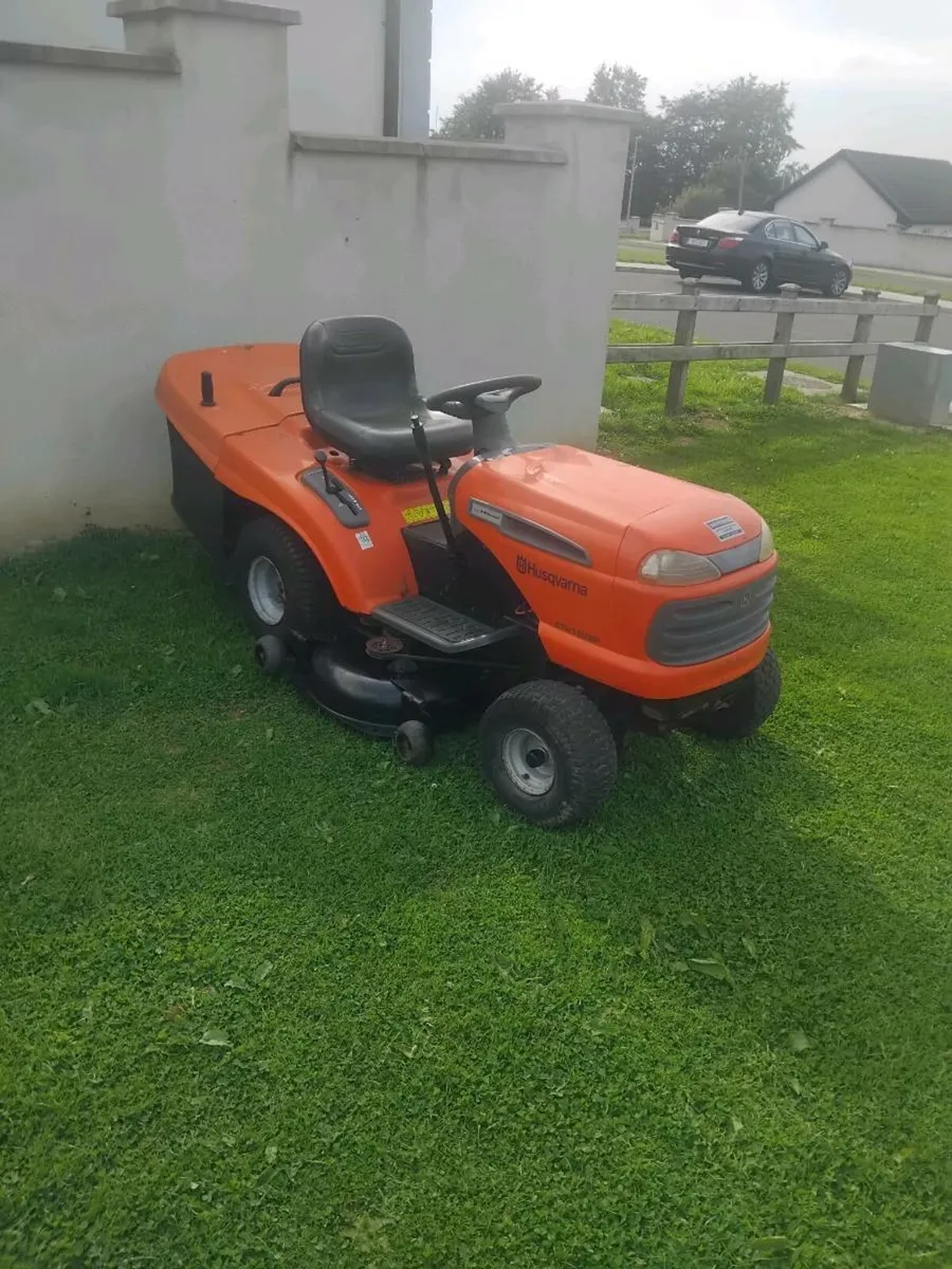 Ride on lawnmower - Image 1