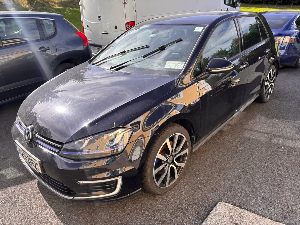 2015 VOLKSWAGEN GOLF GTE - Image 1