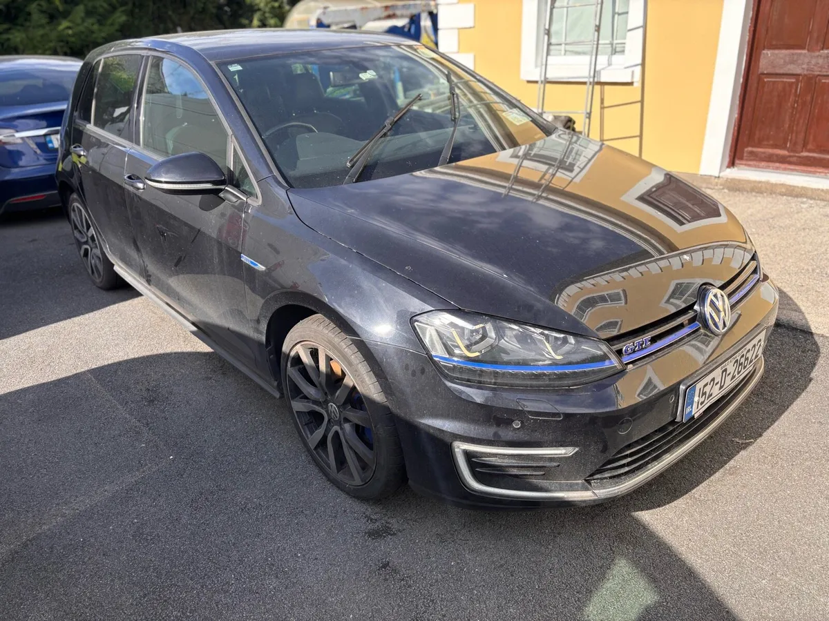 2015 VOLKSWAGEN GOLF GTE - Image 2