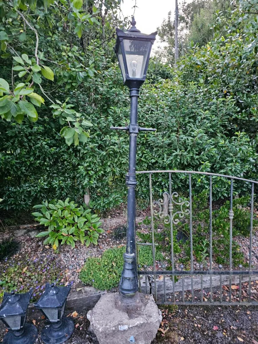 Harte Wexford Victorian Lamp Post and 2 Pier Top - Image 1