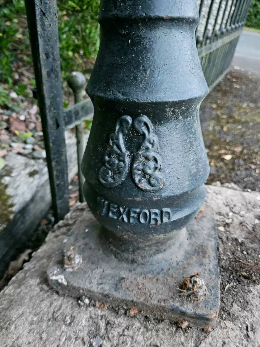 Harte Wexford Victorian Lamp Post and 2 Pier Top - Image 2