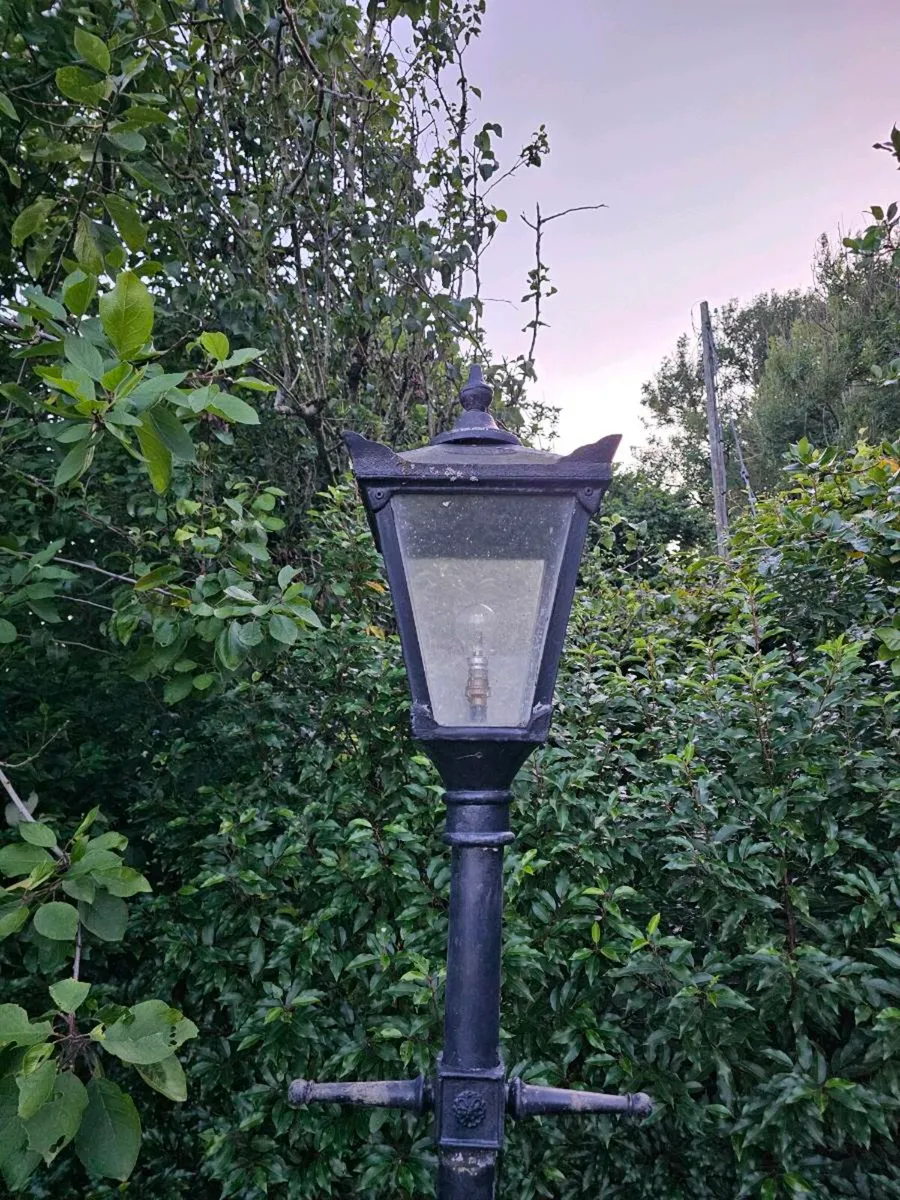 Harte Wexford Victorian Lamp Post and 2 Pier Top - Image 3