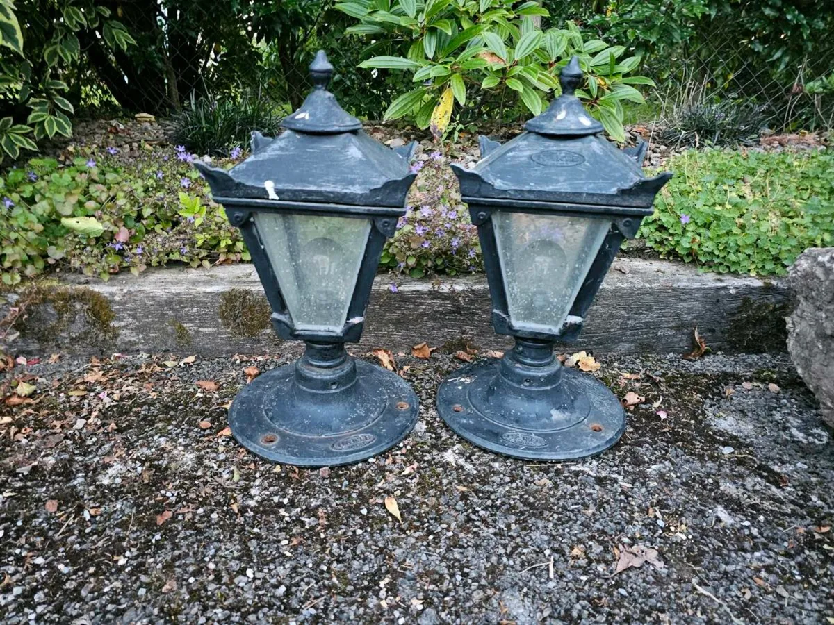 Harte Wexford Victorian Lamp Post and 2 Pier Top - Image 4
