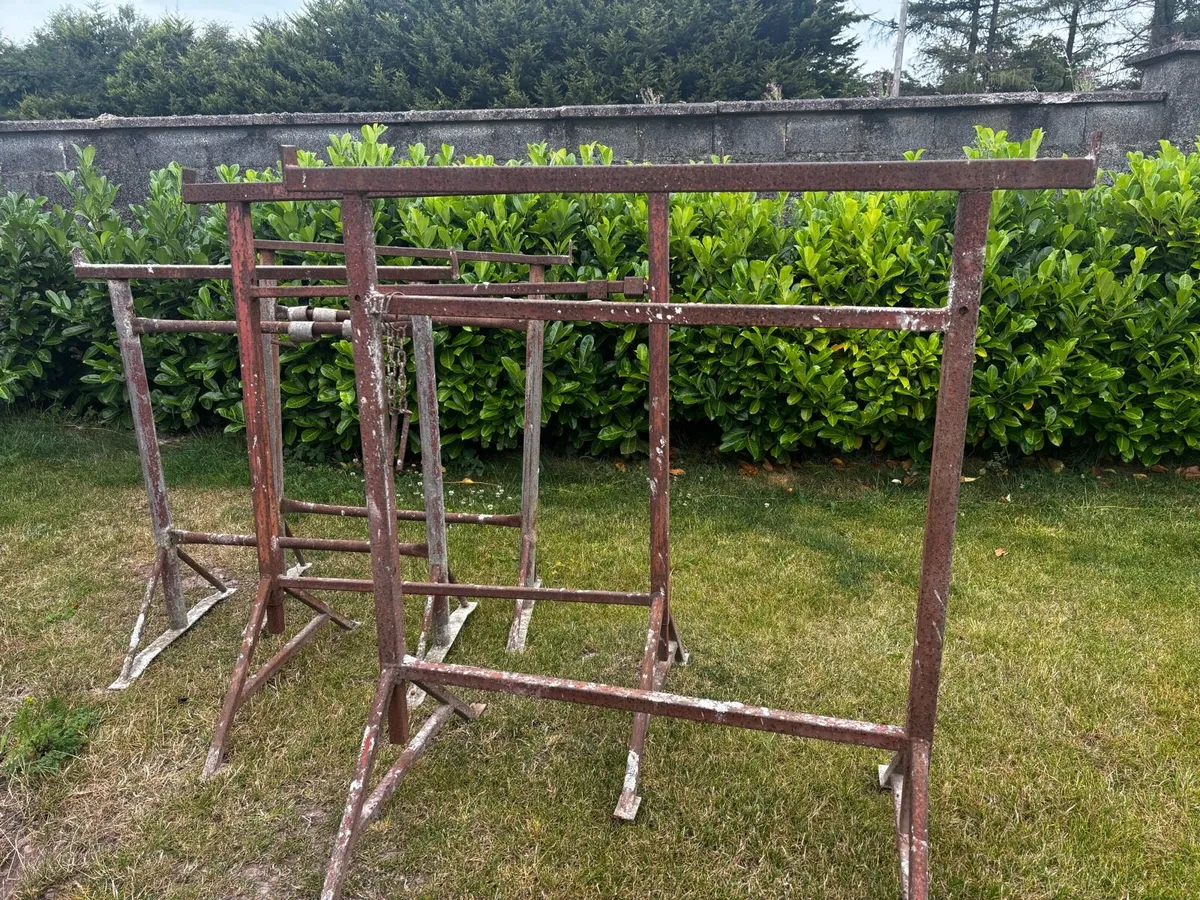 4 x builders trestles - Image 1