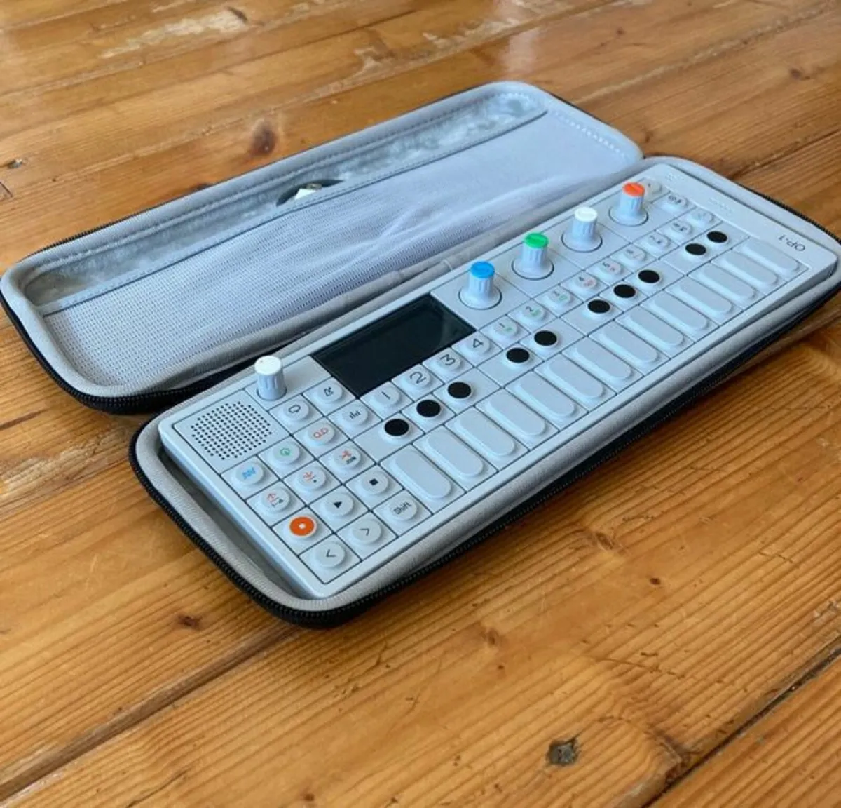 Teenage Engineering OP-1 + case - Image 1