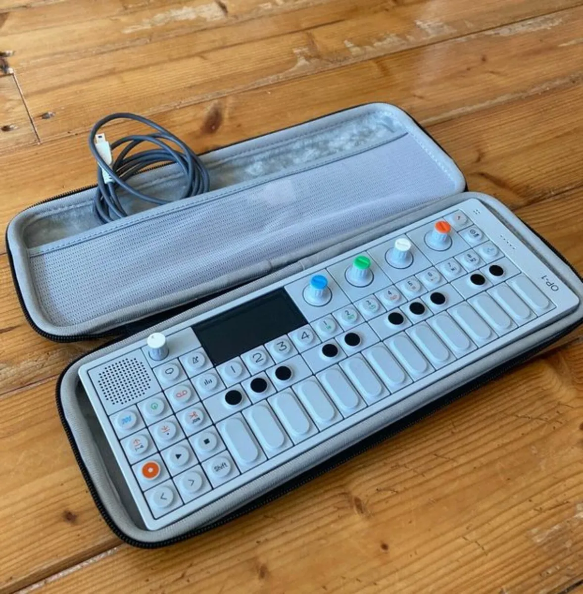 Teenage Engineering OP-1 + case - Image 4