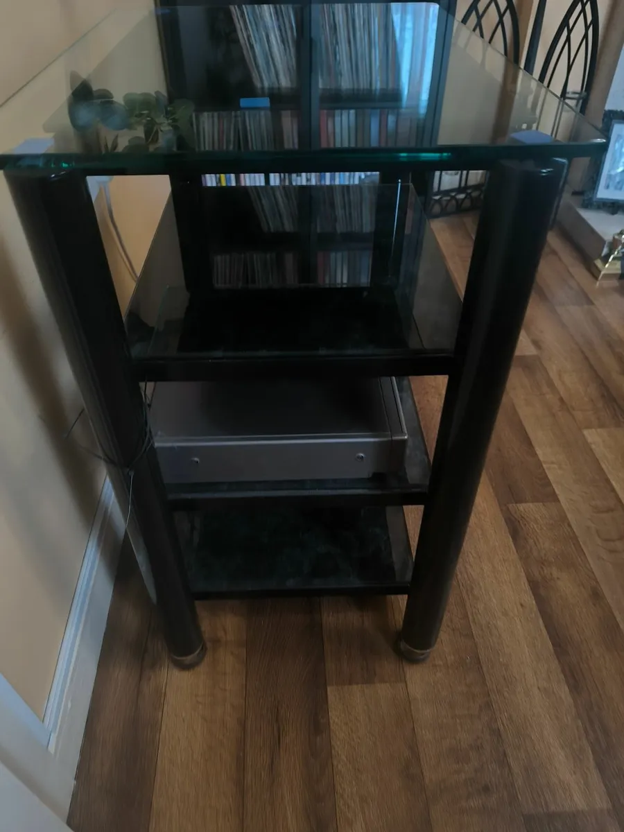 Audio stand - Image 1