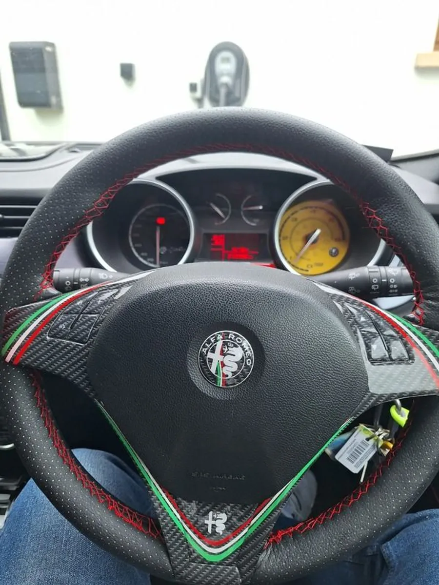 2011 Alfa Romeo Giulietta - Image 2