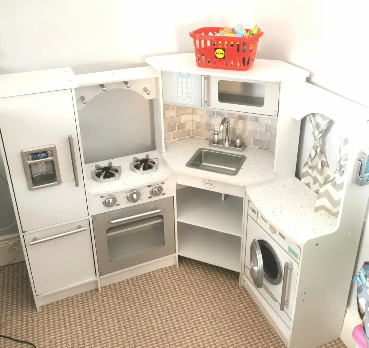 Kids toy kitchen - Image 1