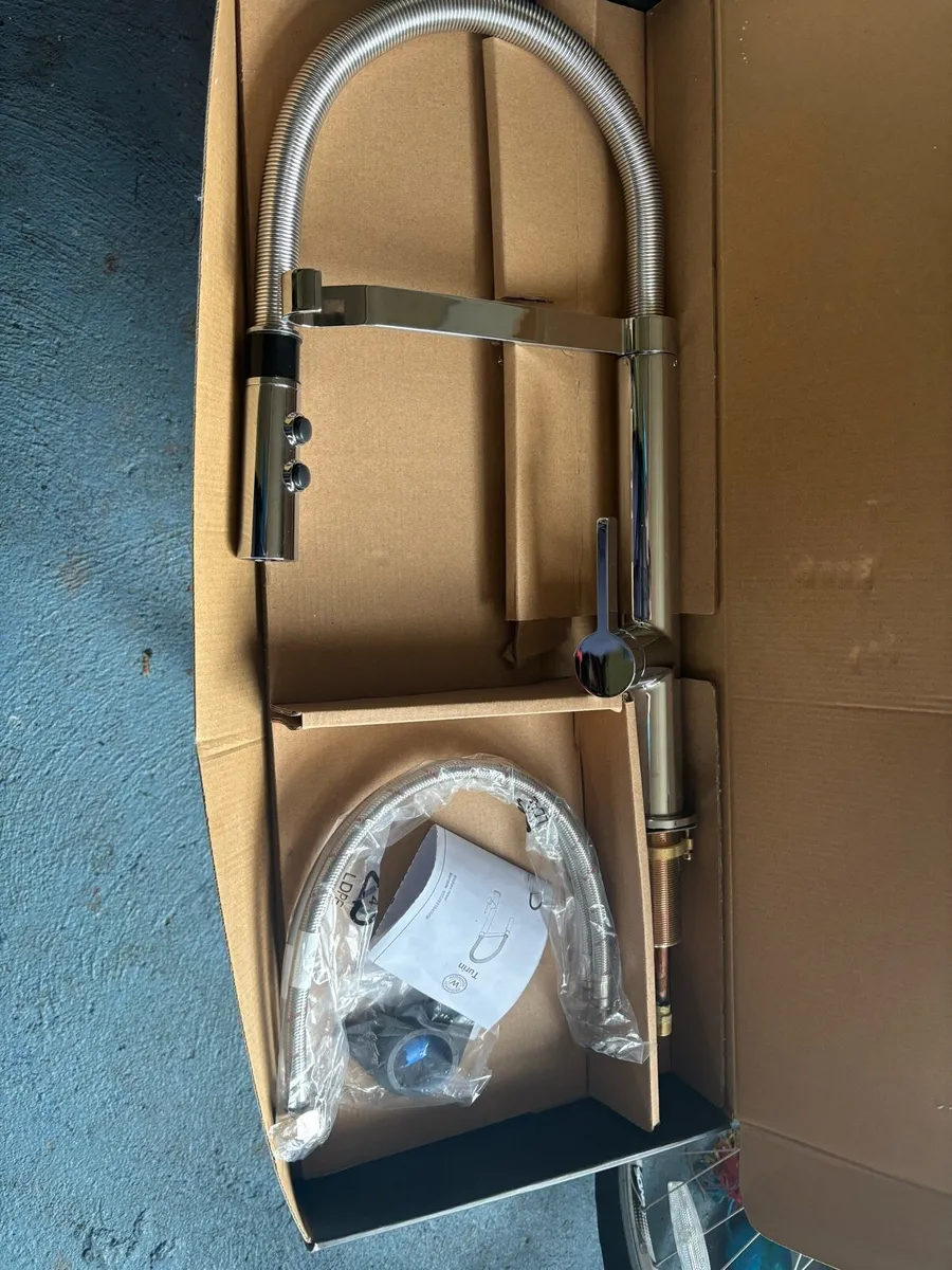 Turin full spring pull out mixer tap - Image 3