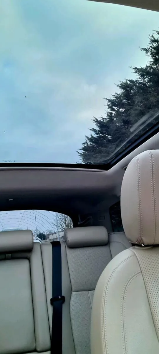 2016 LR Discovery Sport HSE 7 Seat PANORAMIC ROOF - Image 2
