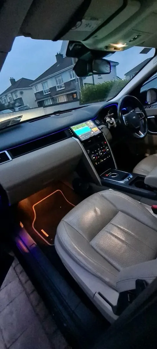 2016 LR Discovery Sport HSE 7 Seat PANORAMIC ROOF - Image 4