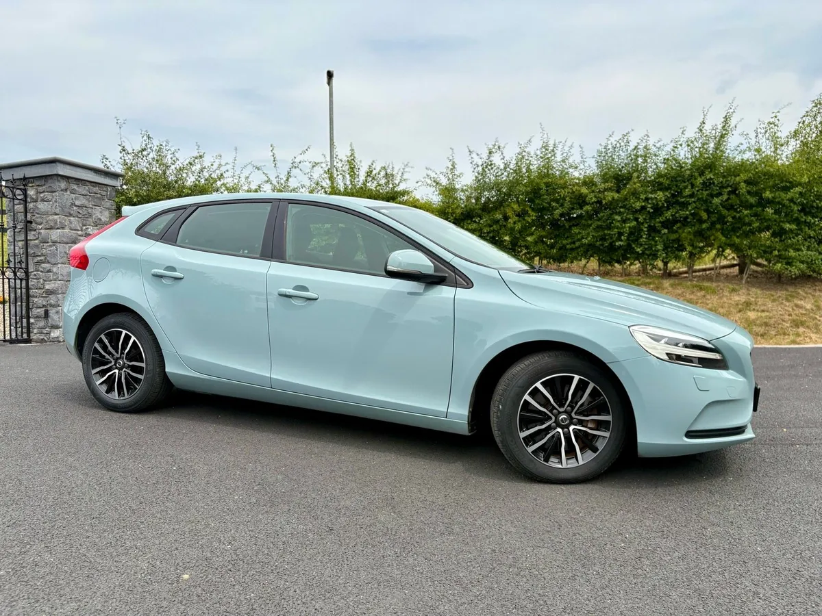 VOLVO V40 T3 1.5 NAVI Geartronic 2018 - Image 2