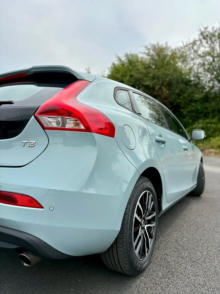 VOLVO V40 T3 1.5 NAVI Geartronic 2018 - Image 4