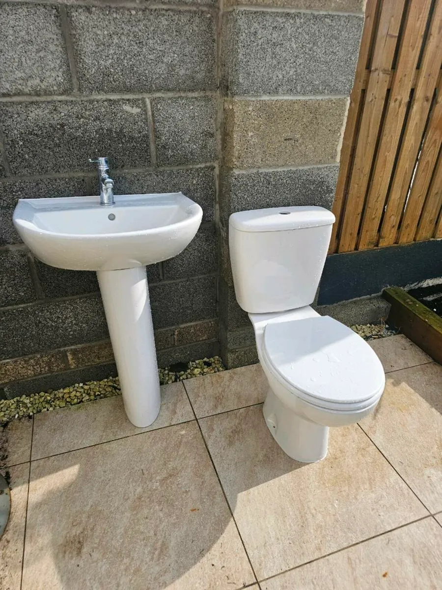 Bathroom toilet set sink tap - Image 1