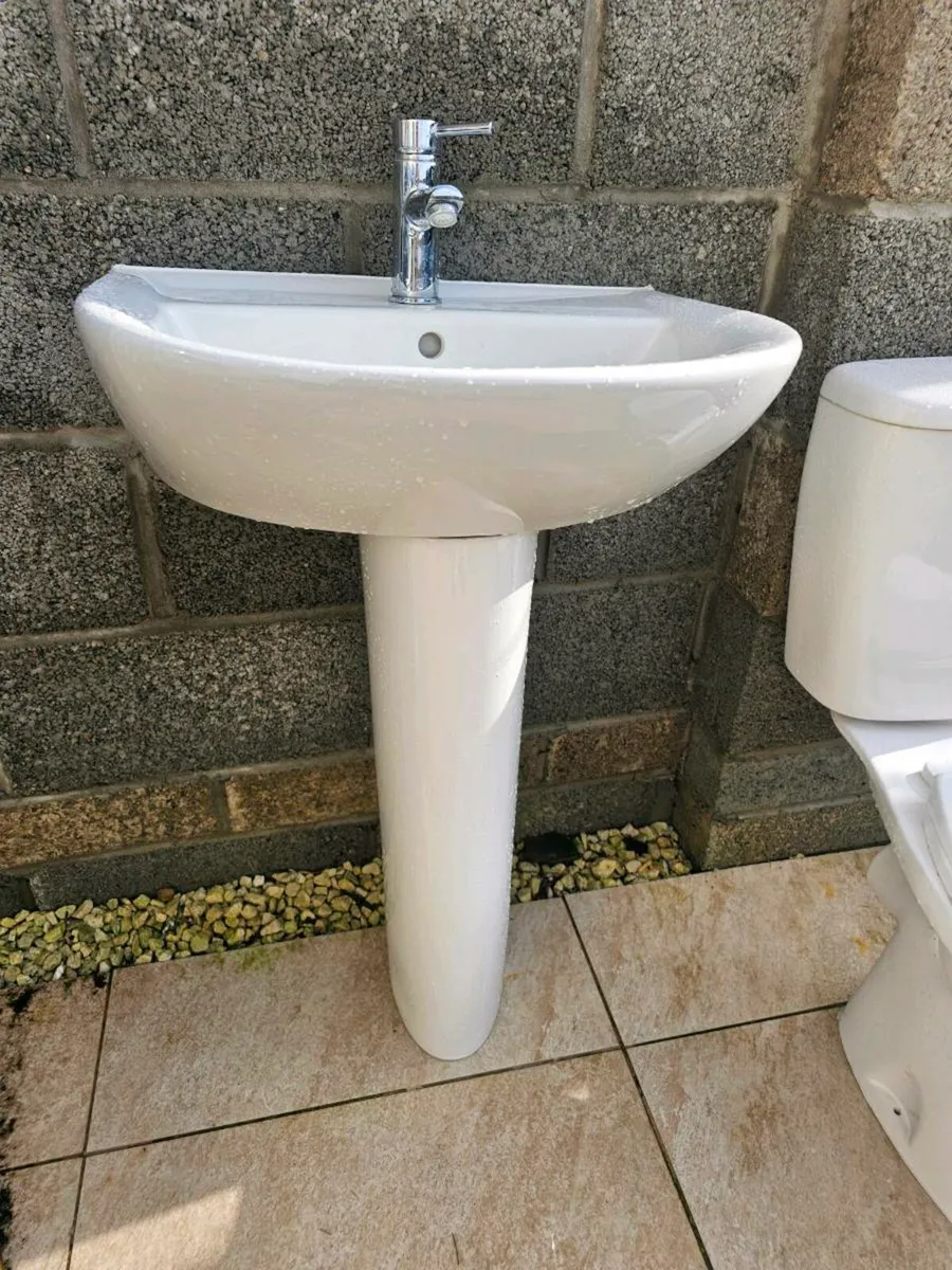 Bathroom toilet set sink tap - Image 3