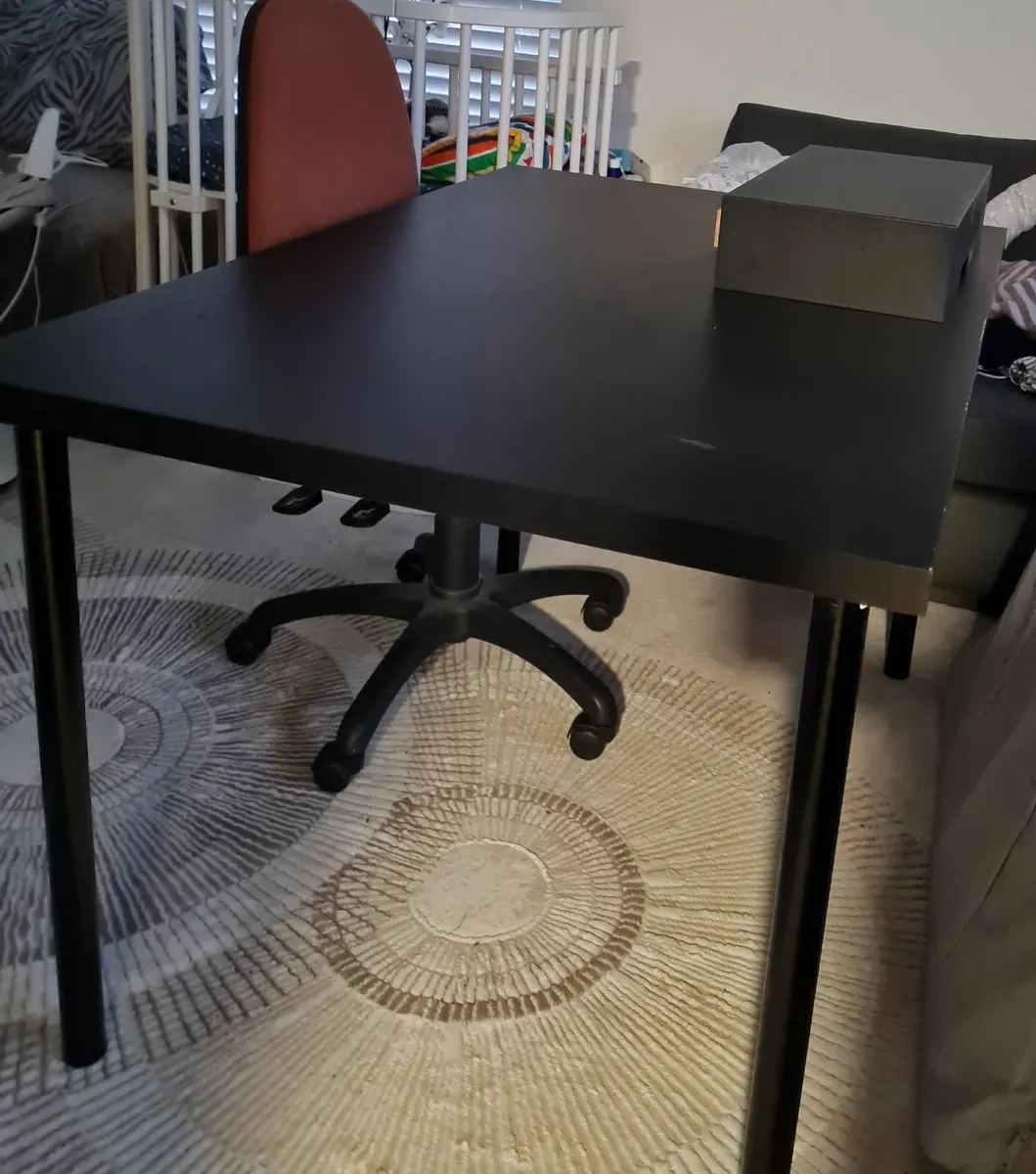 Desk and chair - Image 1