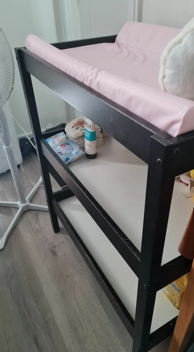 Changing table - Image 1