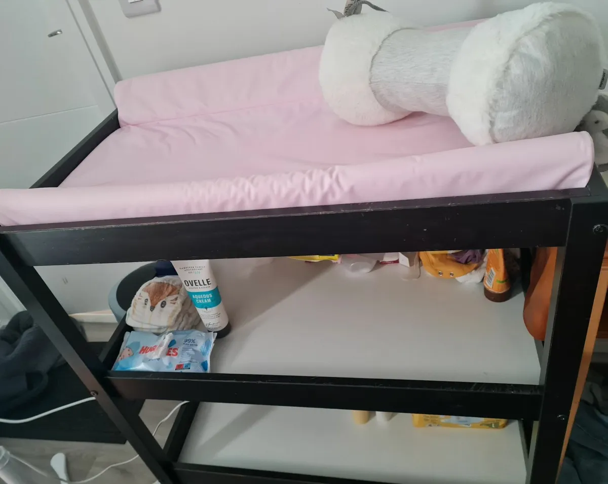 Changing table - Image 2