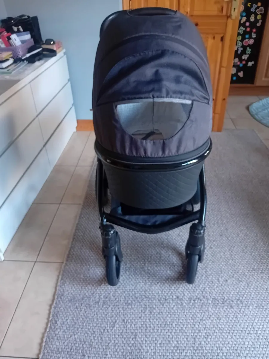 Venicci pram for sale - Image 3