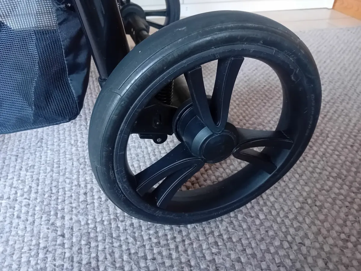 Venicci pram for sale - Image 4