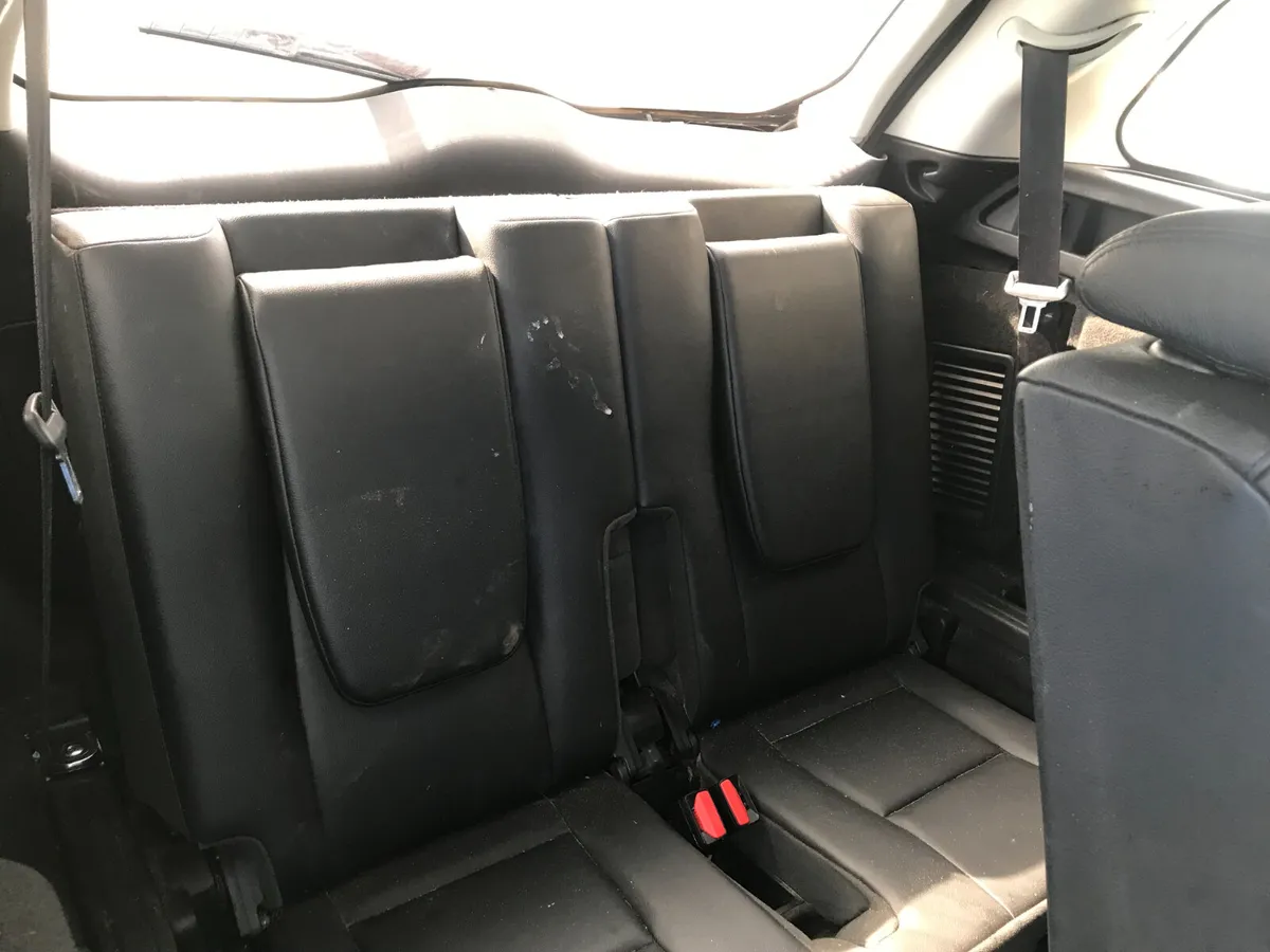 151 Land Rover Discovery Sport 2.2 Diesel 7 seater - Image 3