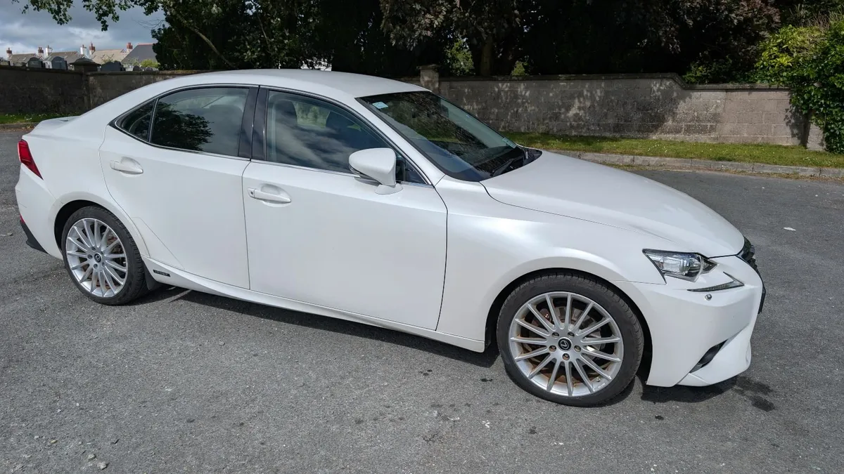 Lexus IS 2014 - Image 2