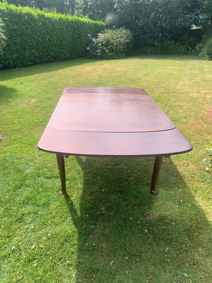 Free Extendable table - Image 1