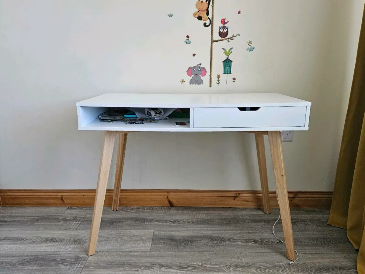 Desk - Image 3