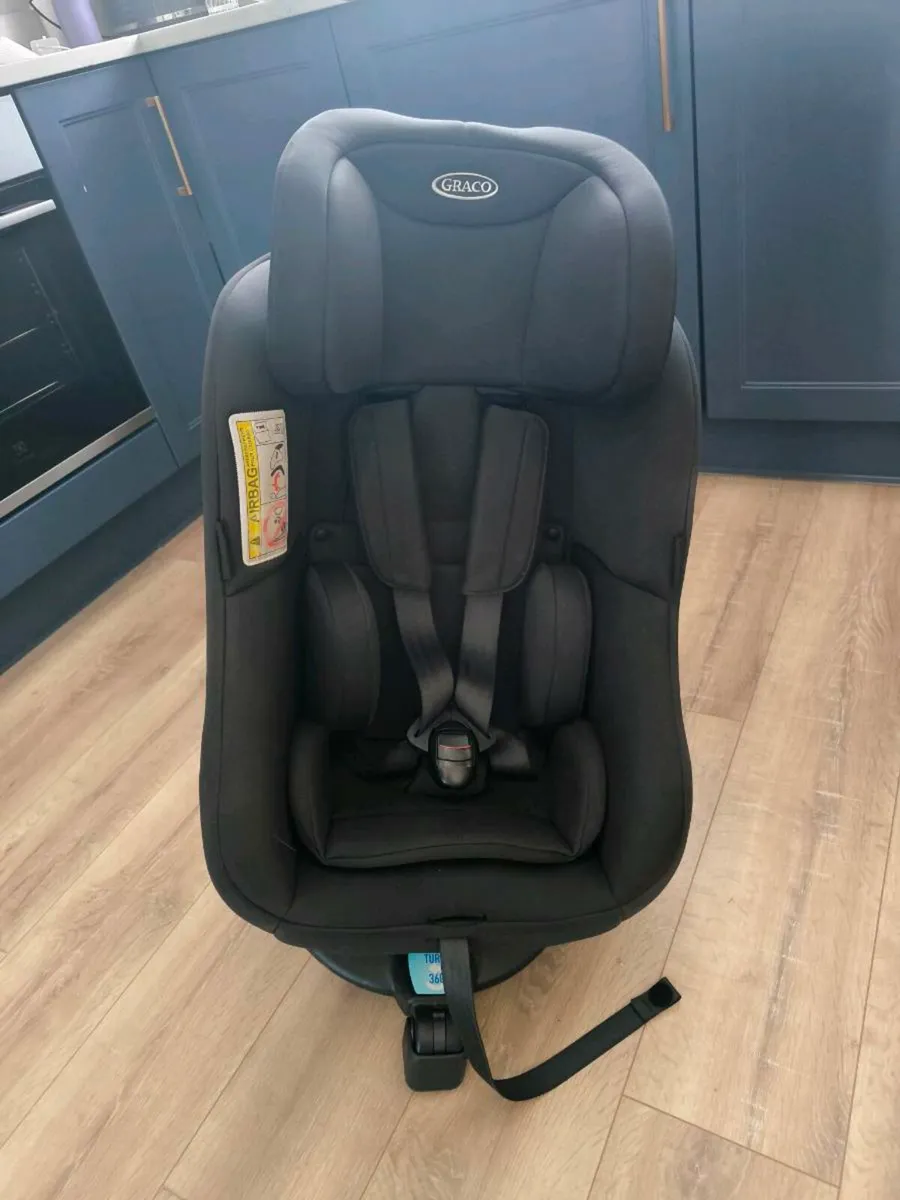 Graco turn2me 360° Car seat (newborn insert incl) - Image 2