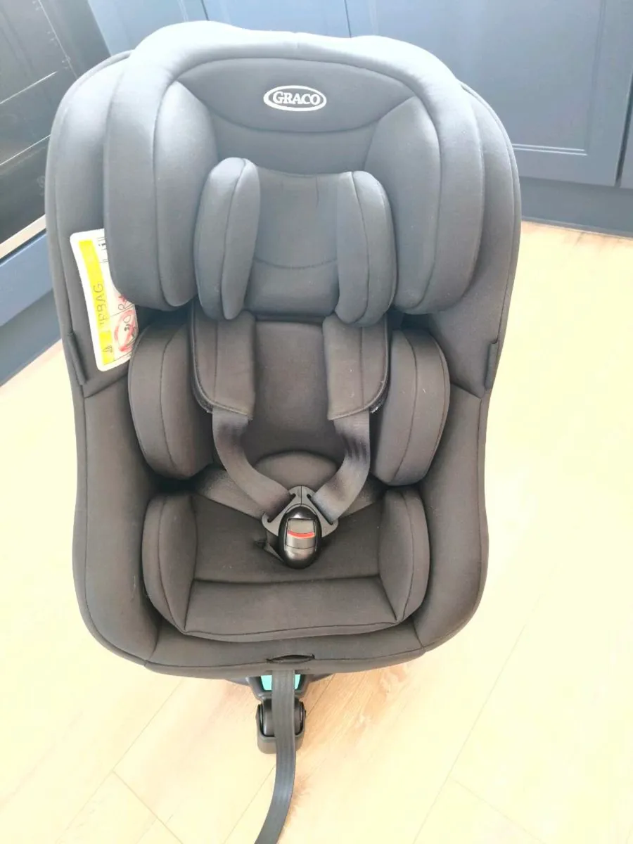 Graco turn2me 360° Car seat (newborn insert incl) - Image 1