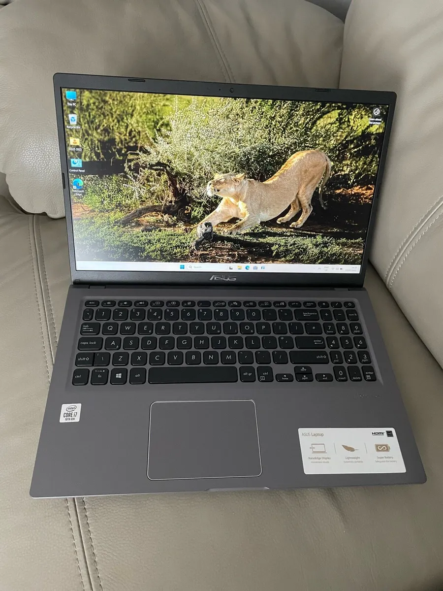 Asus laptop i7 pro 8gb 512 ssd win 11 - Image 1