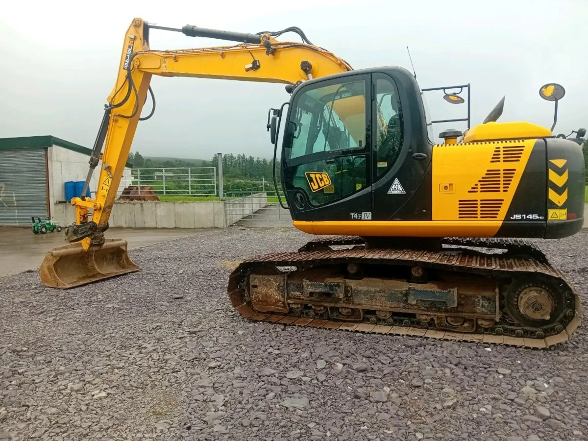 JCB excavator - Image 1
