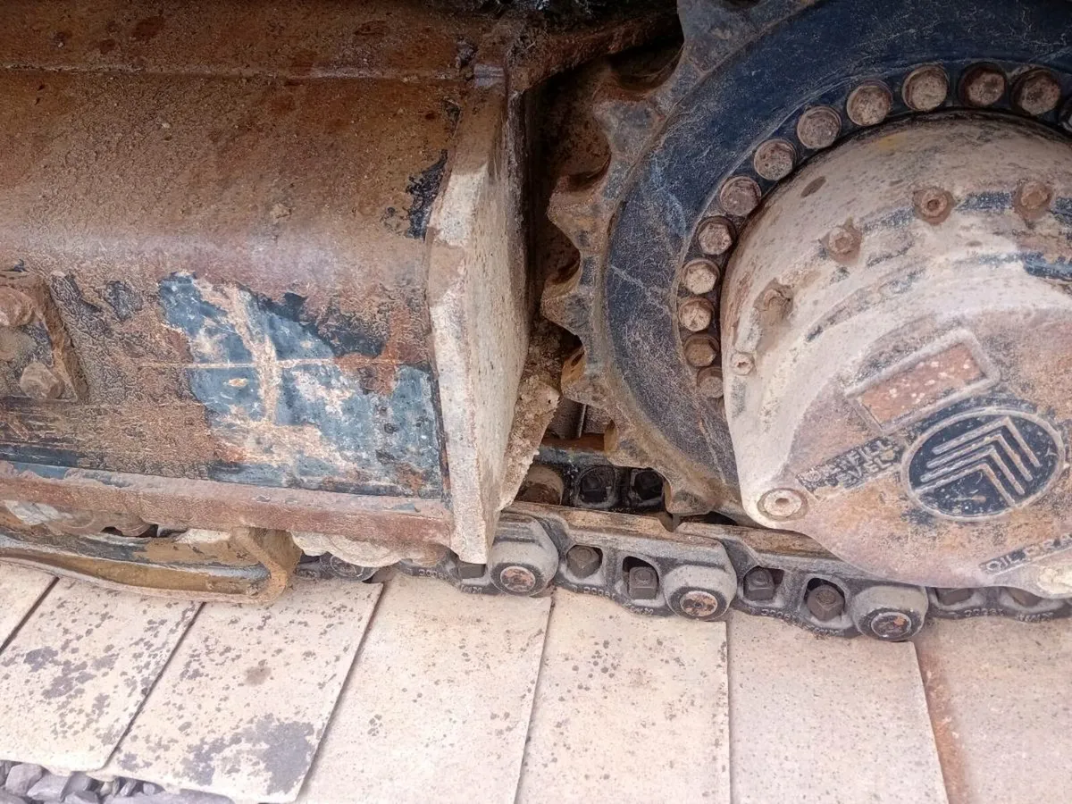 JCB excavator - Image 3