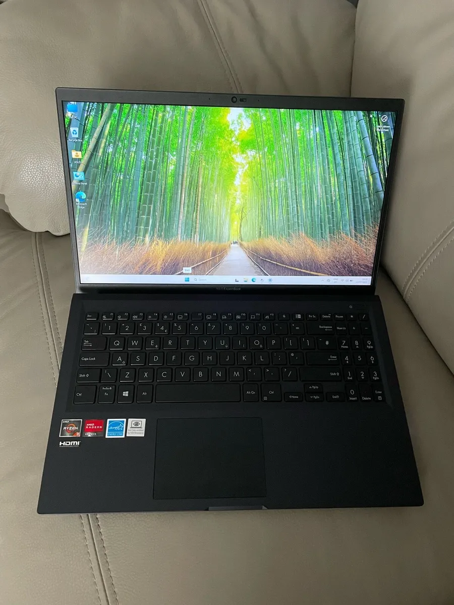 Asus laptop Ryzen 3 8gb 256 win 11 - Image 1
