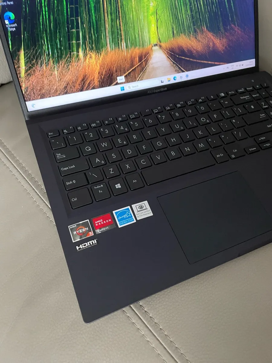 Asus laptop Ryzen 3 8gb 256 win 11 - Image 3