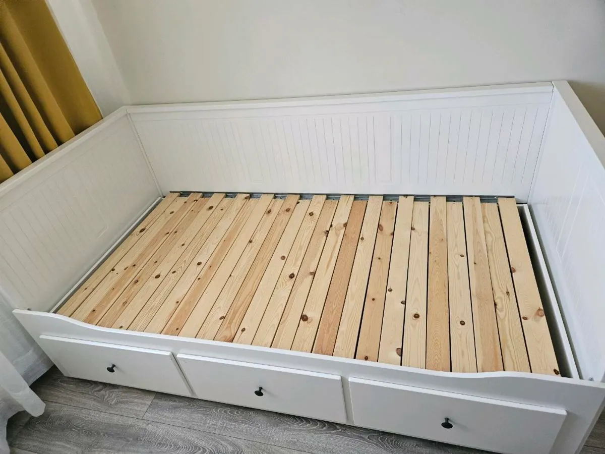 Bed - Image 1