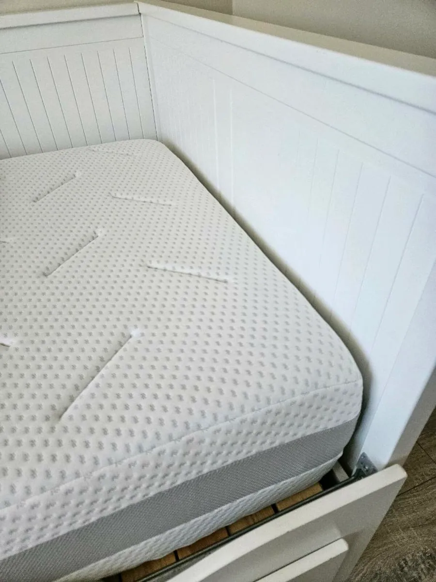 Bed - Image 4