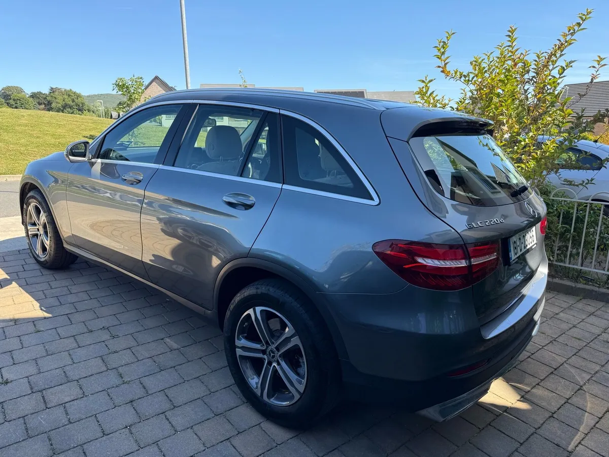 Mercedes-Benz GLC Class 220D 4Matic 5DR (2018) - Image 3