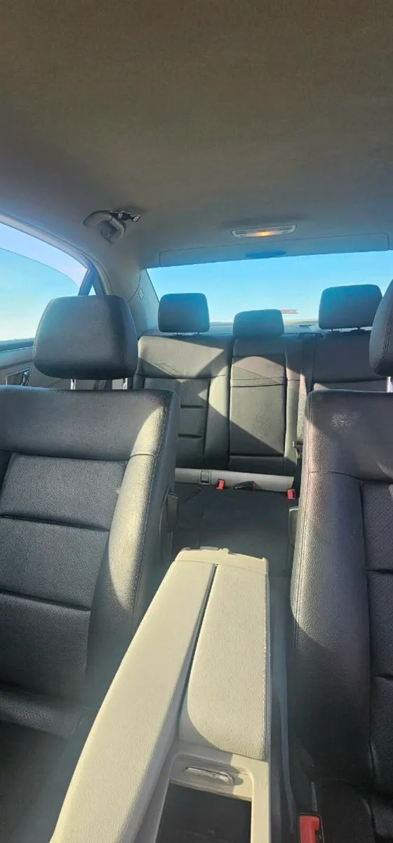 Mercedess Benz E Class 2010 - Image 4