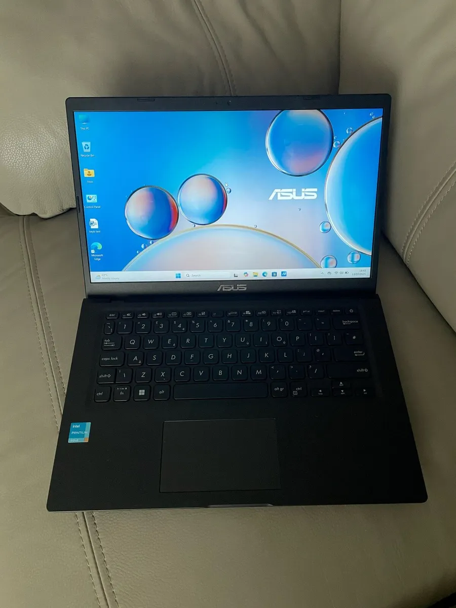 Asus laptop 4gb 128 ssd win 11 - Image 1