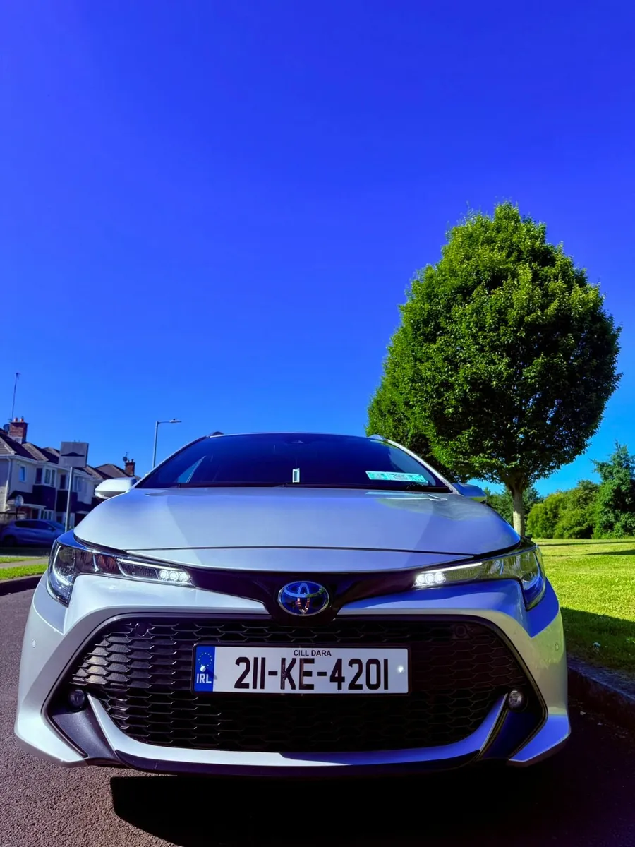 Toyota Corolla Estate Hybrid 2.0L Low Mileage SOL - Image 2