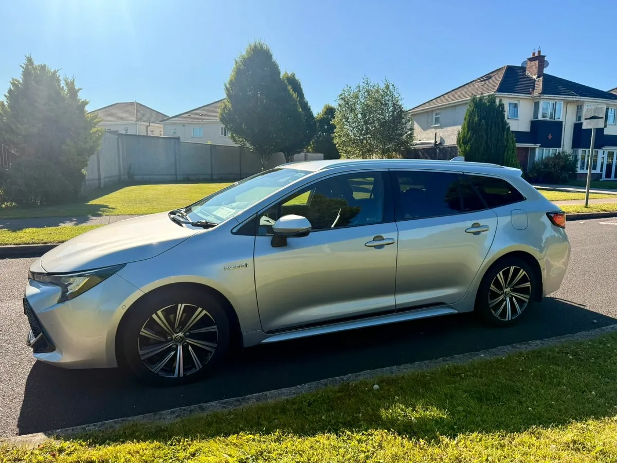 Toyota Corolla Estate Hybrid 2.0L Low Mileage SOL - Image 3