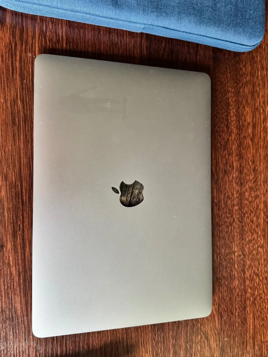 Apple MacBook Air Sequoia & JTECH Case - Image 3