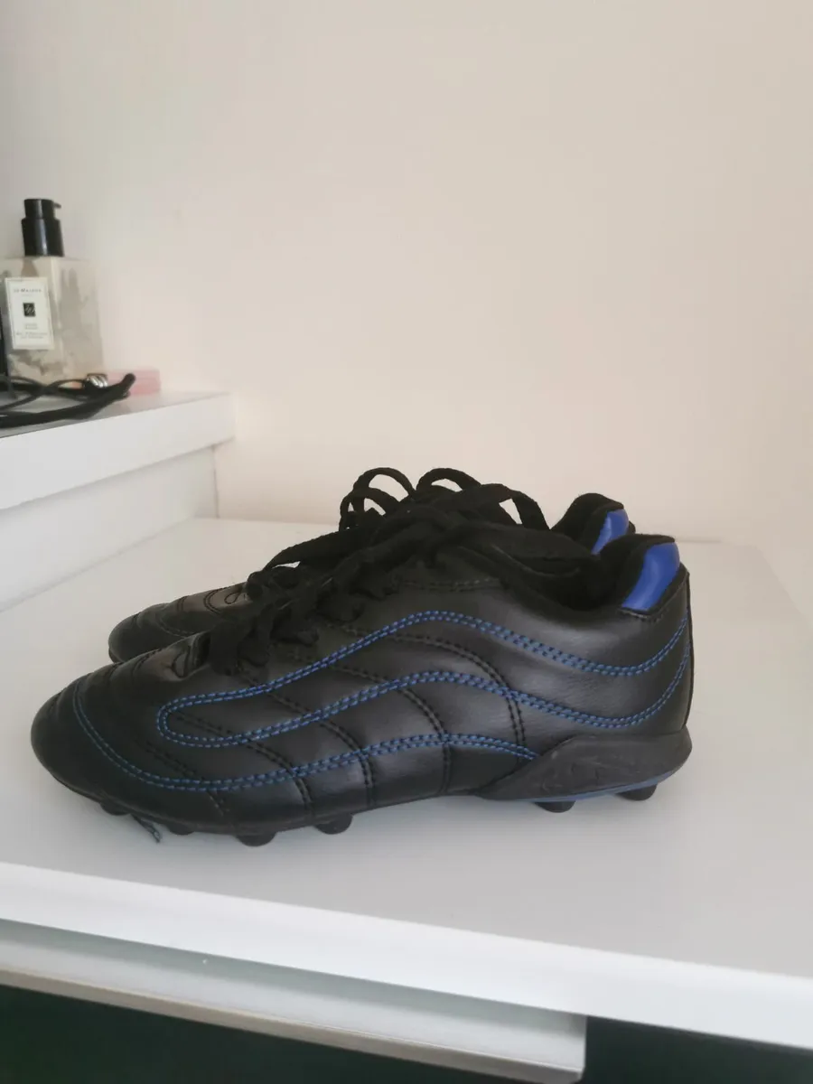 Football Shoes UK Size 2.5 - Image 1
