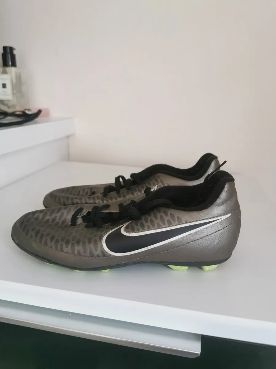 Nike Football Shoes UK Size 2.0 - Image 1
