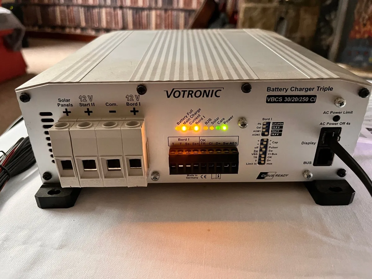 Votronic Battery charger Triple - Image 2