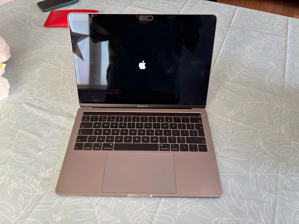 MacBook Pro 2018 - Image 2