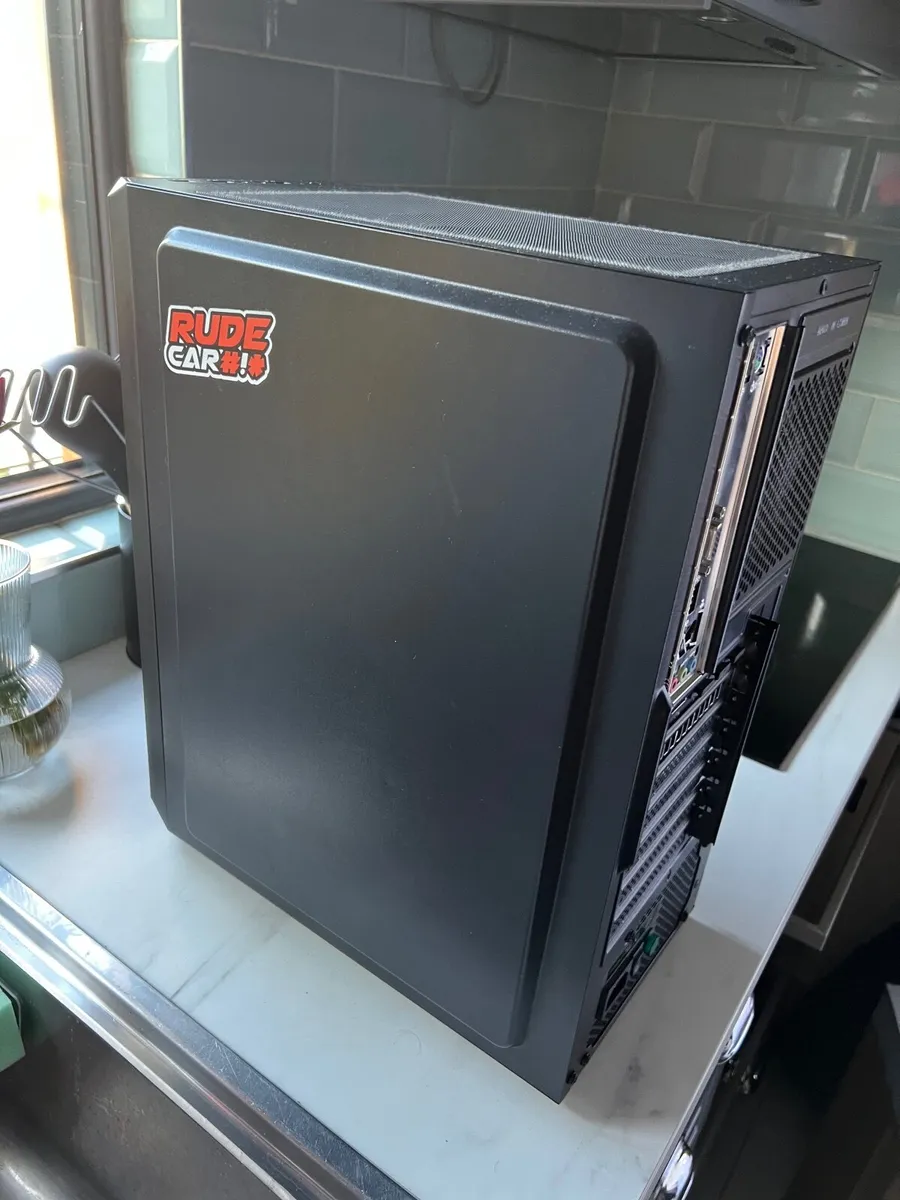 Gaming desktop good as new - Image 2