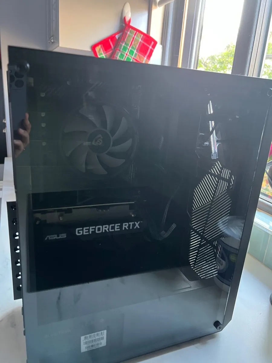 Gaming desktop good as new - Image 3
